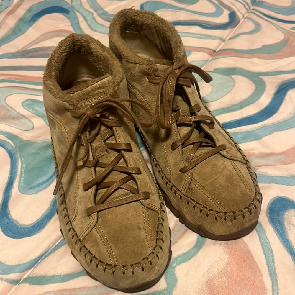 Suede Sketchers relaxed fit memory foam sneaker boot - Picture 1 of 5